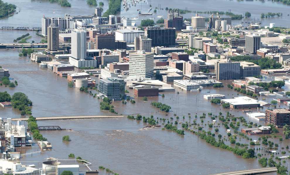 Photograph of Cedar Rapids (279 kB jpeg)